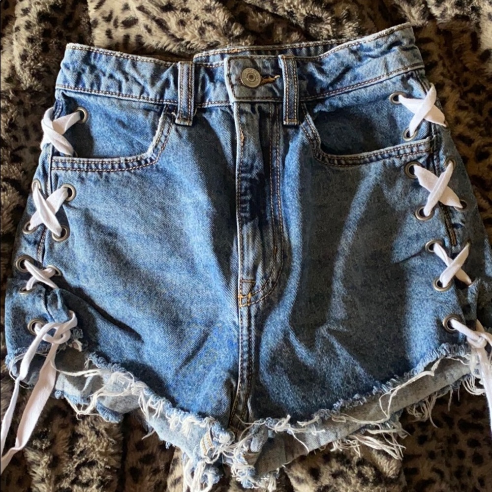 Side tie denim shorts